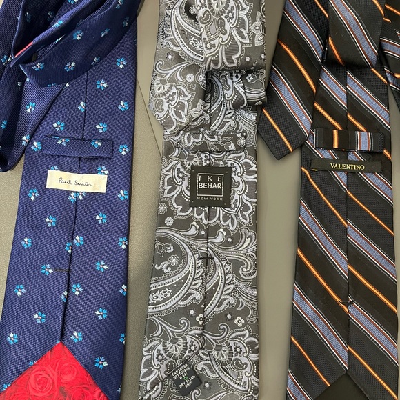 Lot 3 ties - Paul Smith, Ike Behar, Valentino. - Picture 2 of 3